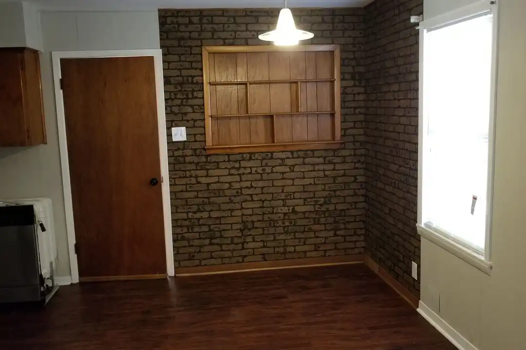 514 McArthur Dr - View 6