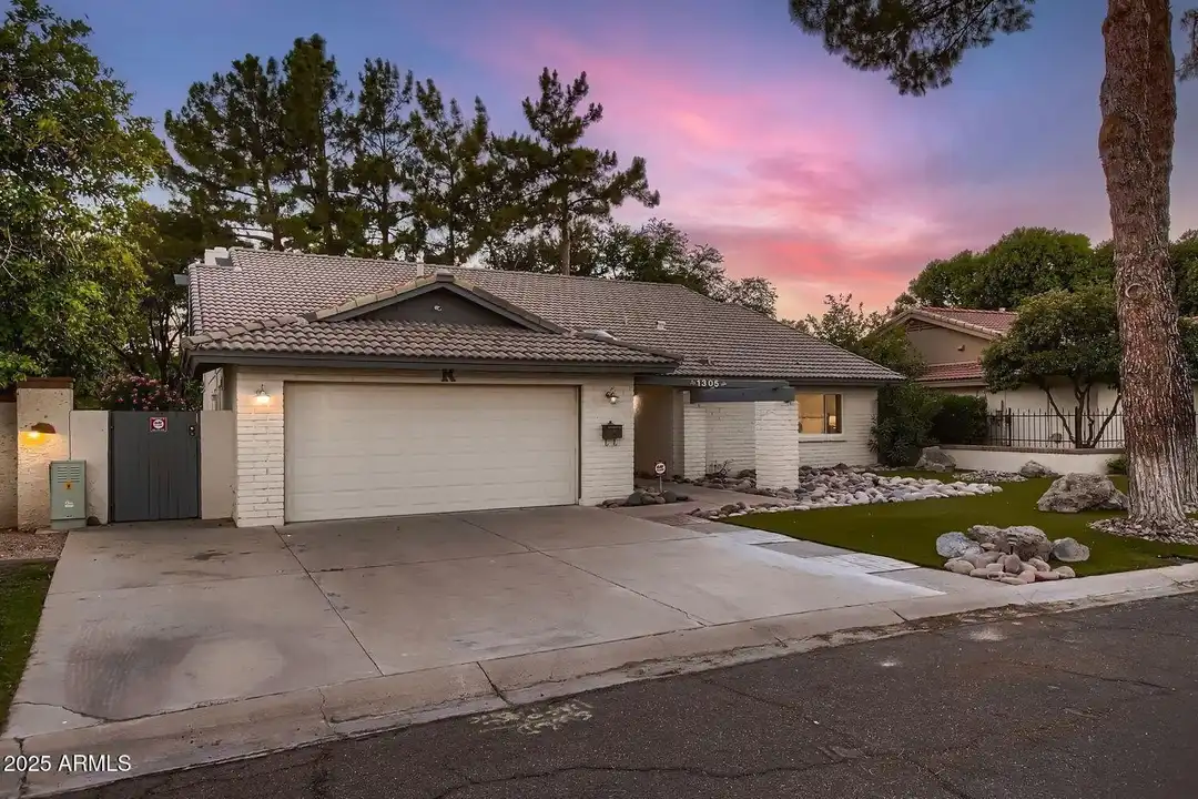 1305 E Steamboat Bend Dr - View 2