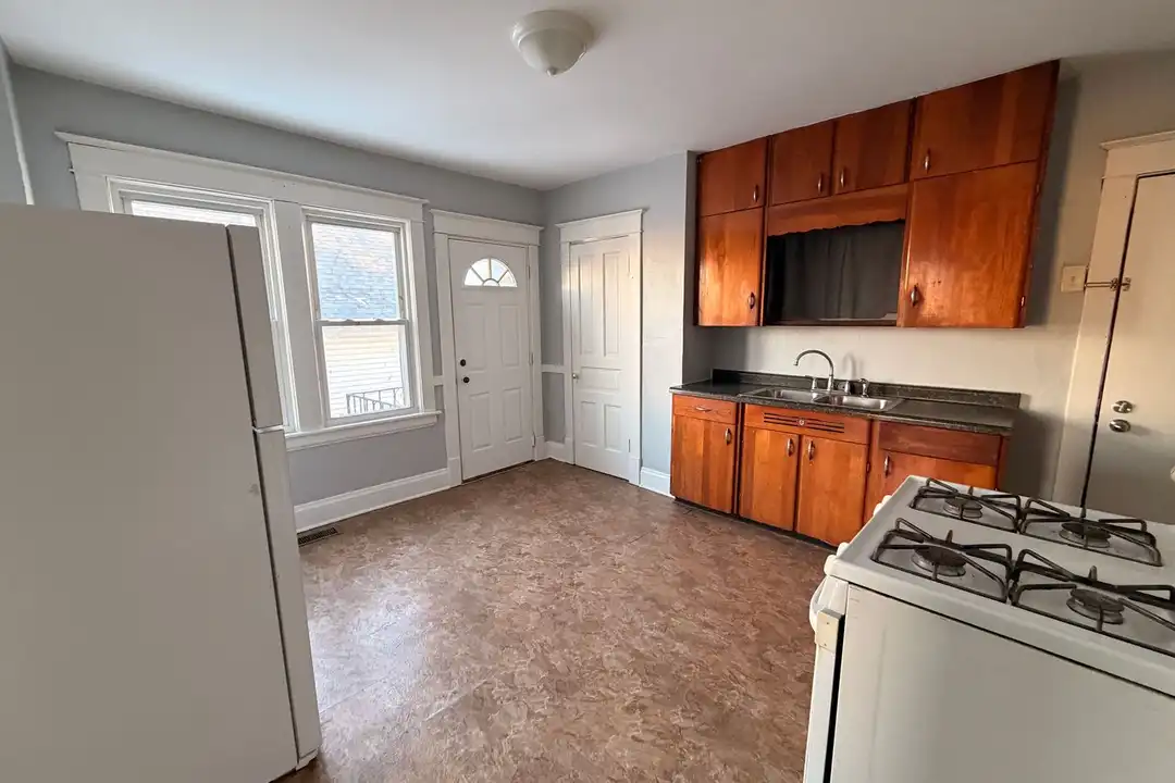 2223 53rd St unit UPPER FRONT – photo 1 of 10