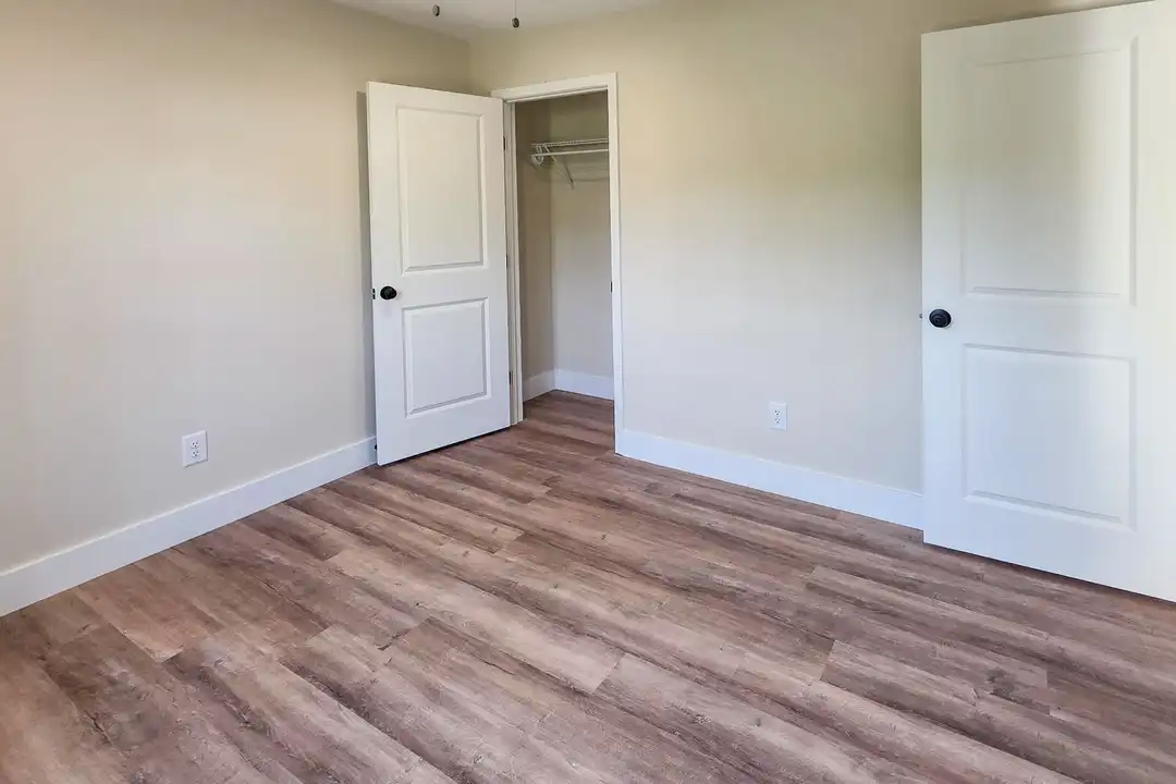 1422 Nolan Ave - More