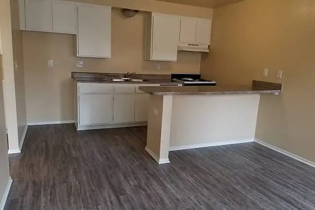 Mesa Gardens Apartment – photo 1 of 8