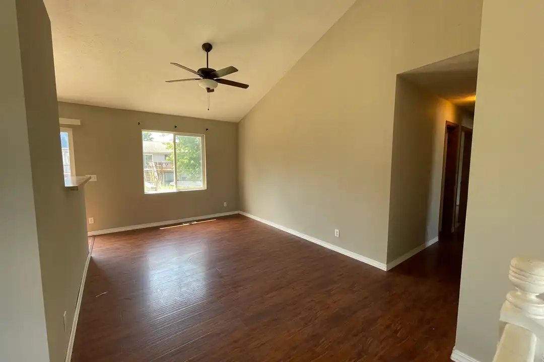 8013 Newport Ave - View 4