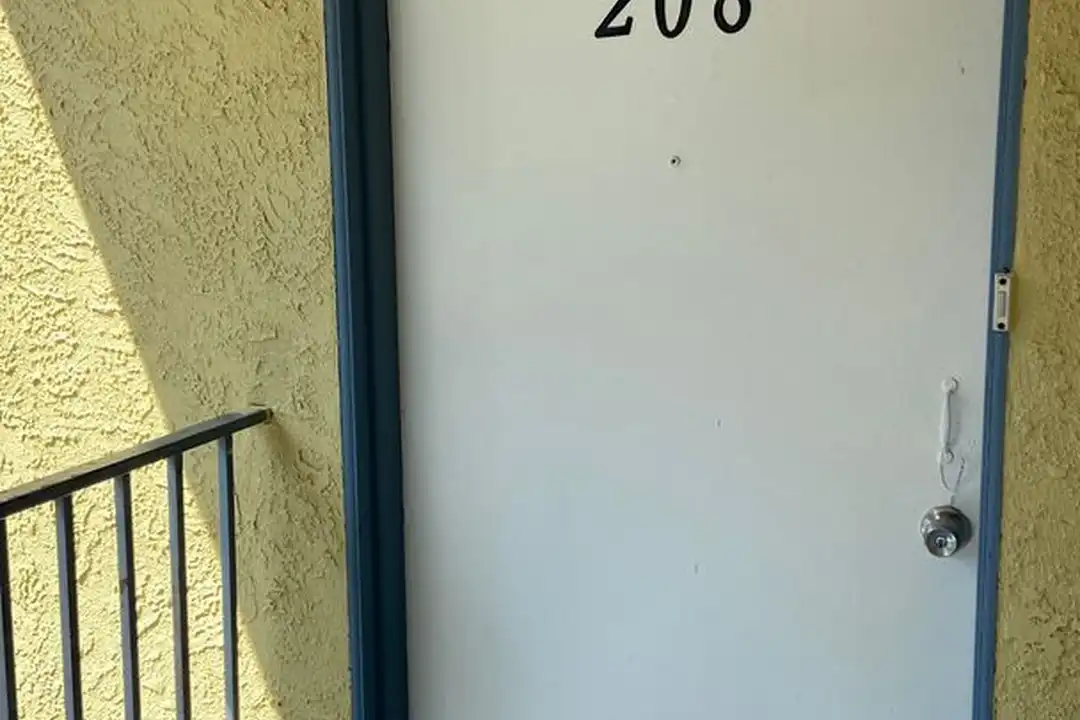 14733 Nelson Ave E unit 208 - View 3