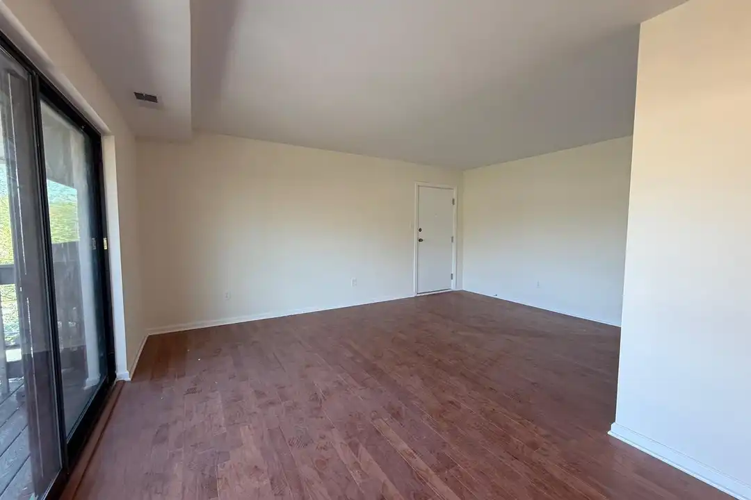 2754 Hollywood Rd unit 304 - View 2