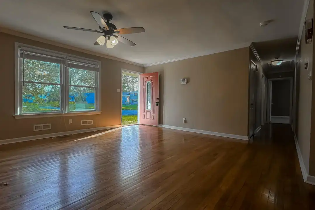 1346 Tallwood St - View 4