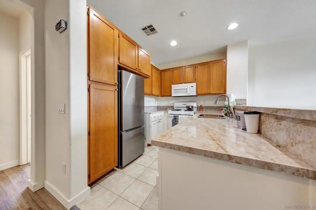 1583 Sumac Pl - View 3
