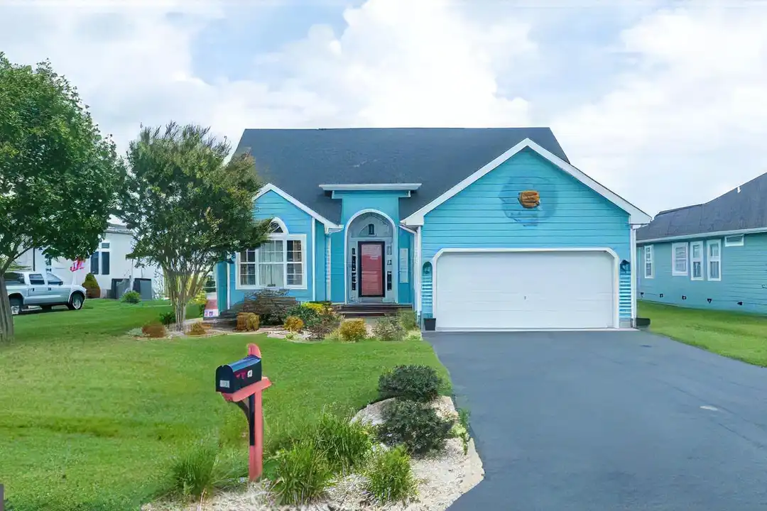 298 Lakeside Dr – photo 1 of 10