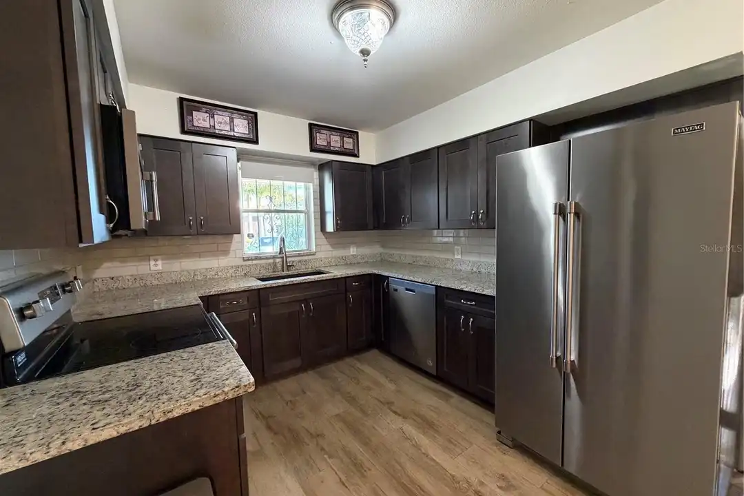 3230 W St Conrad St – pohled 5