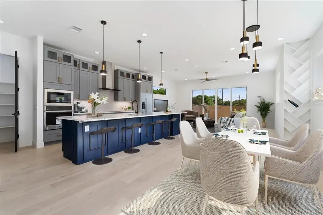501 Burton St E - View 5