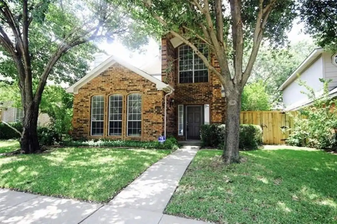 555 Village Green Dr - View 5