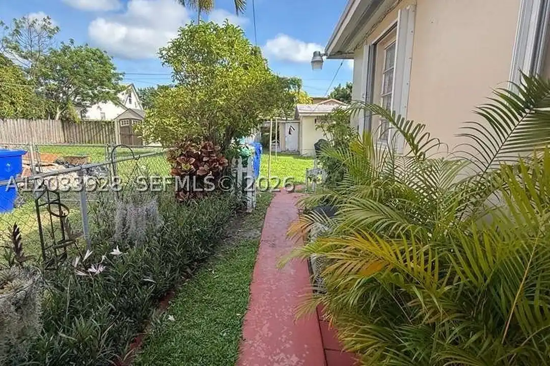 1140 SW 9th St #2 - View 6