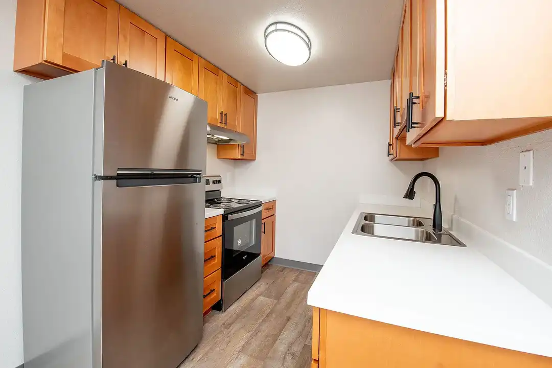 Apartment in University Place - View 4