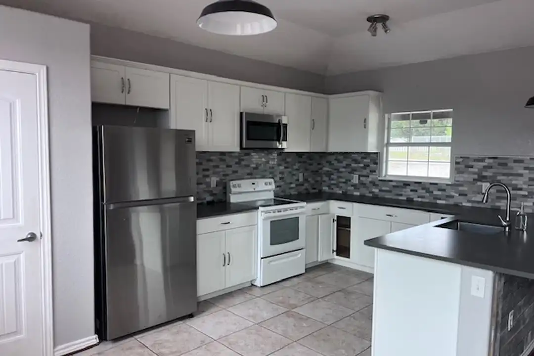 House in Canyon Lake - More
