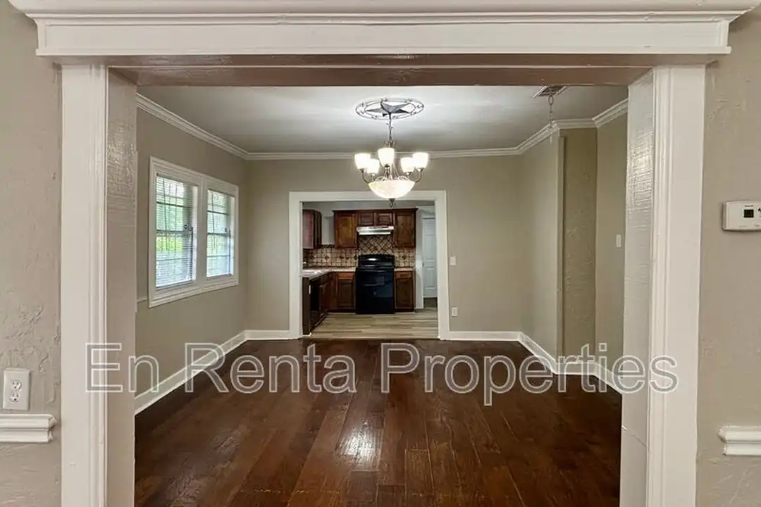 1925 St Louis Ave - View 6