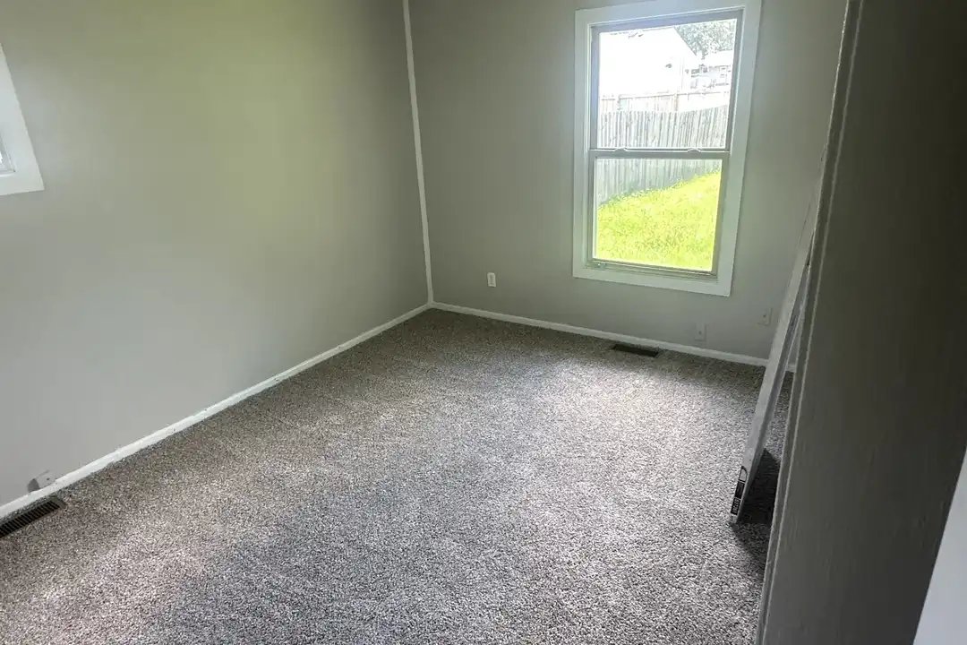 2262 Vale Dr – photo 1