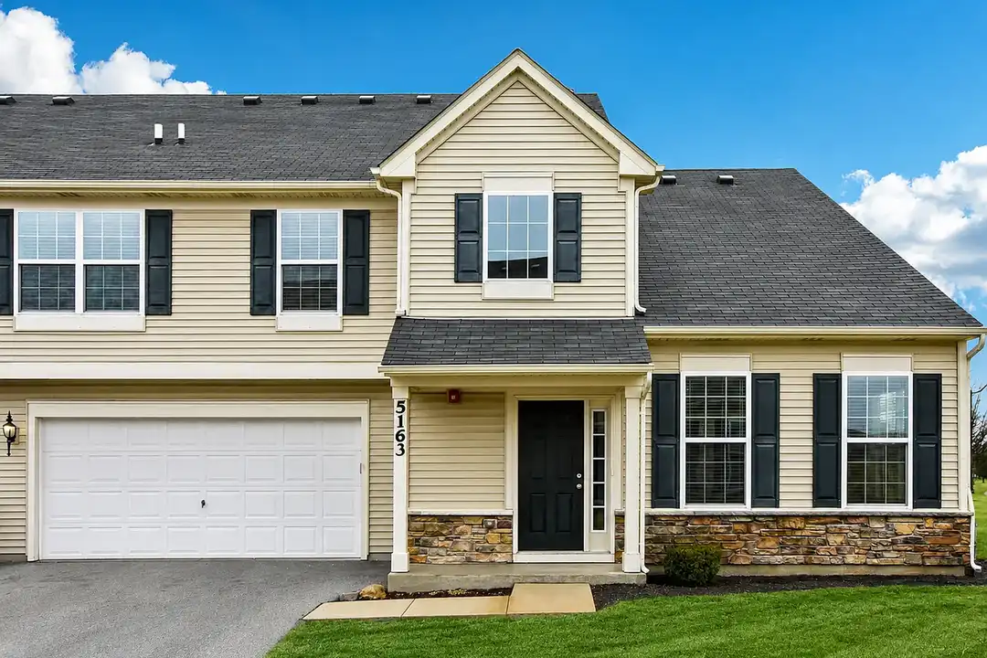 16966 Pond Willow Dr, Orland Park – photo 1 of 28