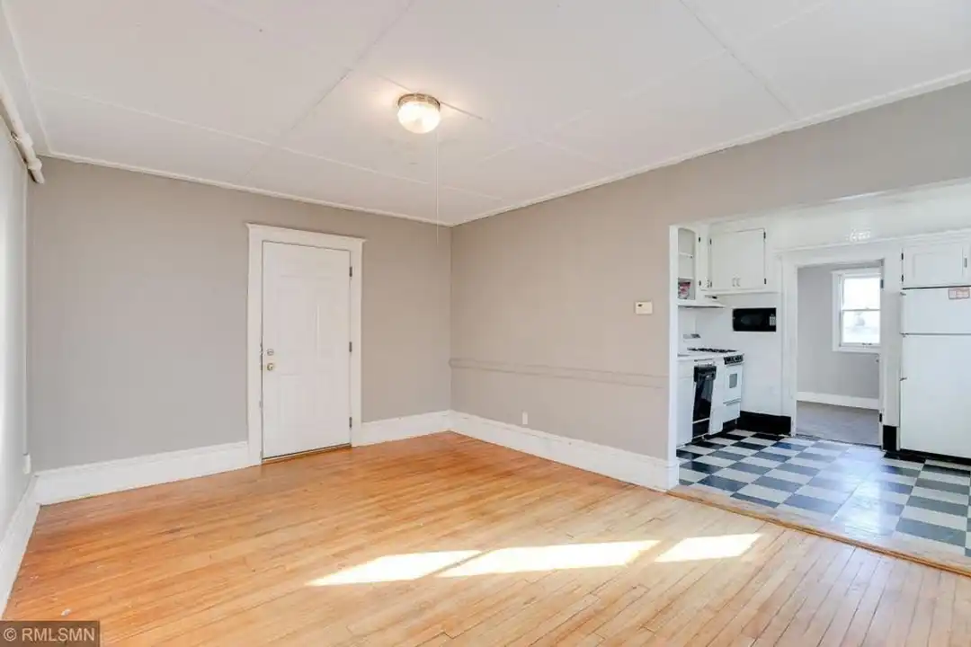 990 15th Ave SE unit 3 – pohled 4
