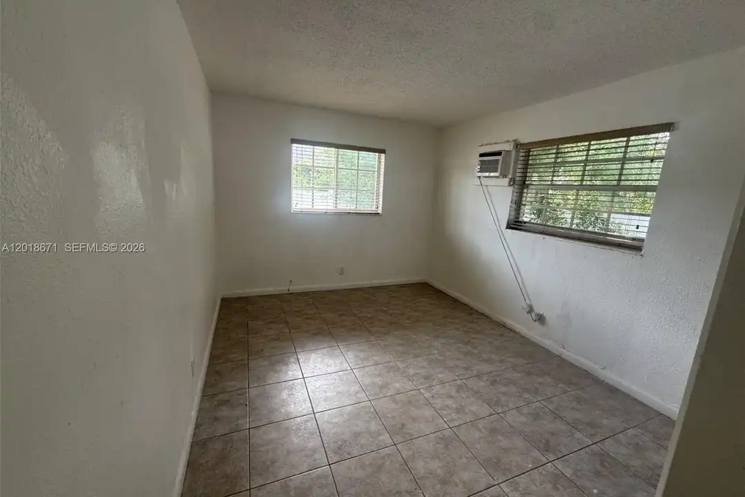 923 SE 2nd Ave #4 - View 6