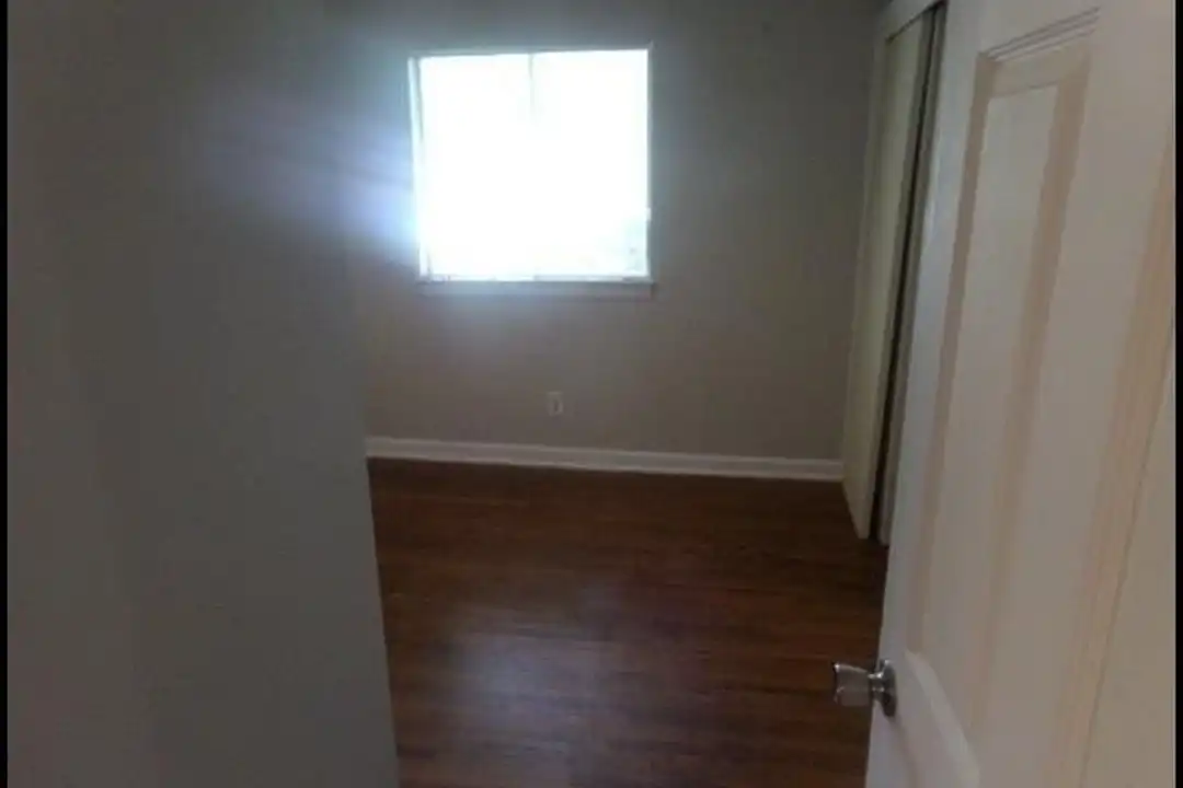 6904 Dahlia Dr - More