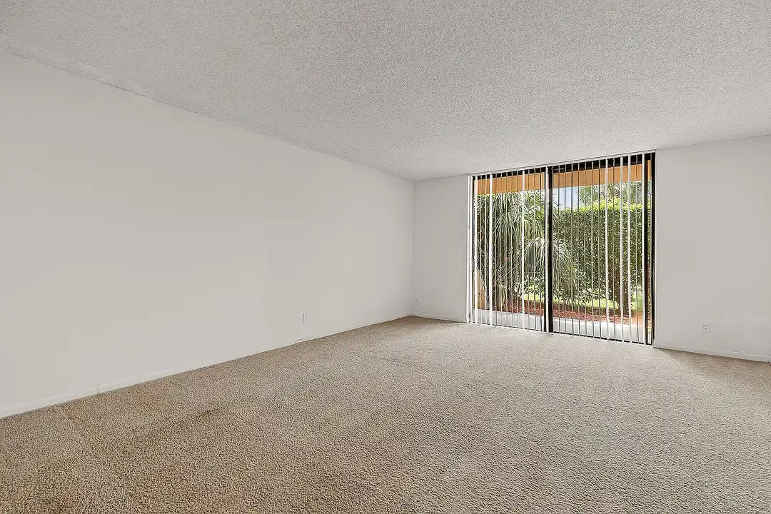 Tennis Towers Apartments – photo 1