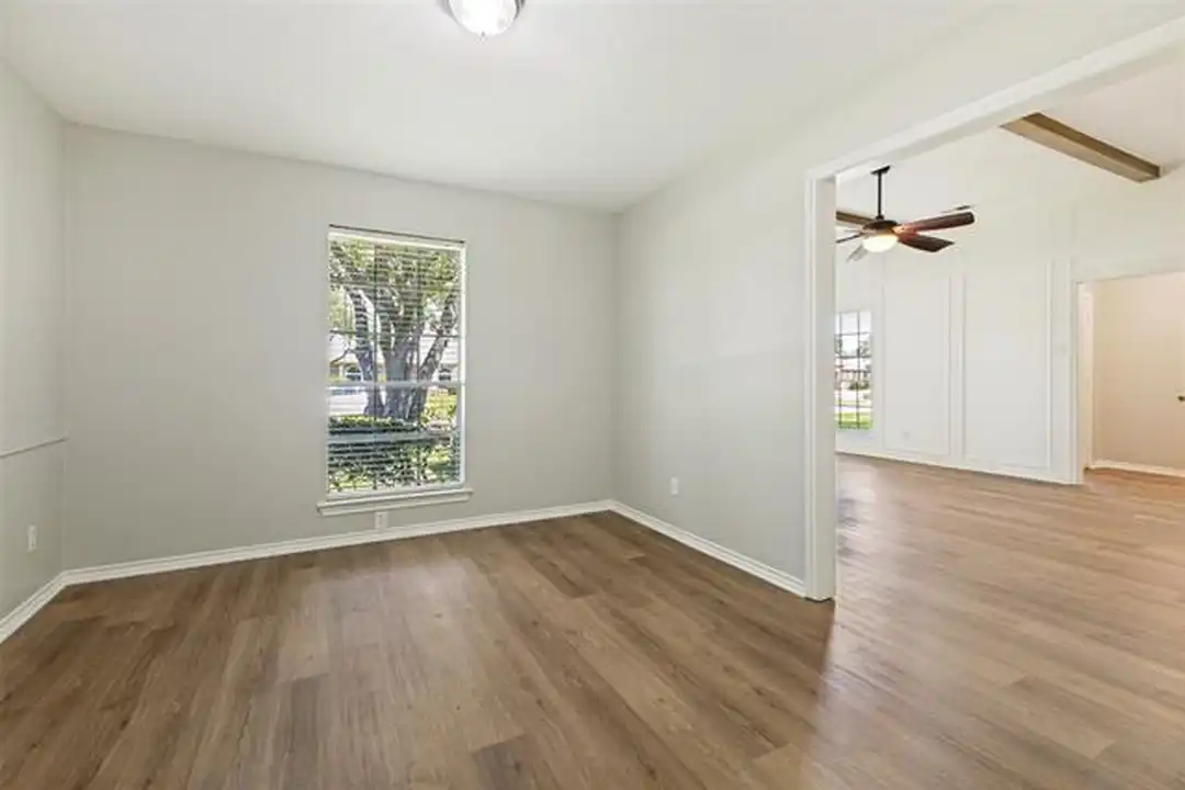 1500 Stonecrest Dr - More