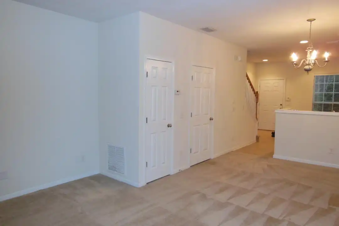 3504 Summerlin Ln N - More