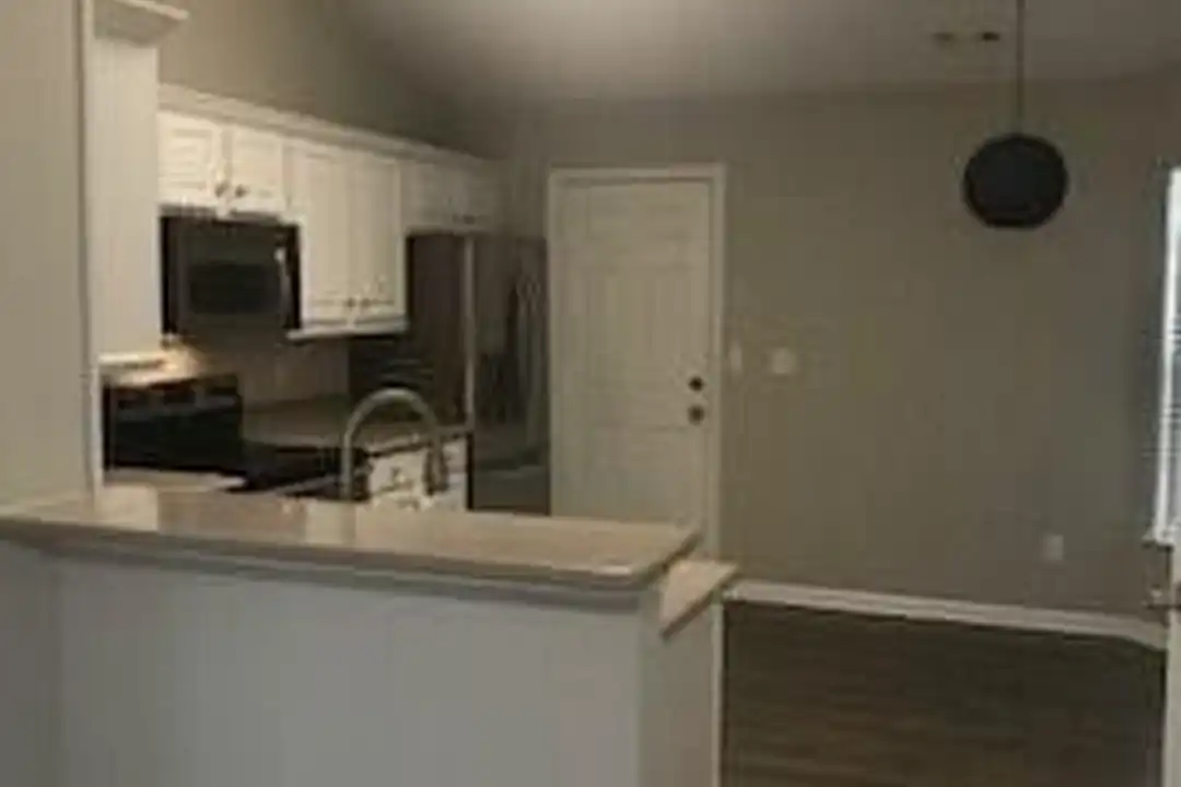 14128 Riding Hill Ave - View 5