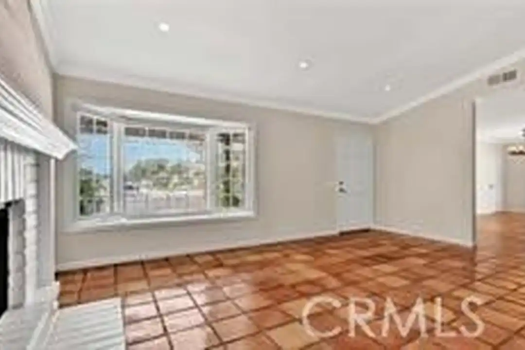 17452 Mayor Ln - More