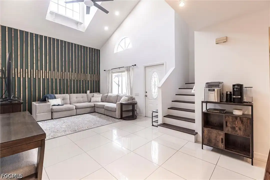 Apartment in Fort Myers - View 3