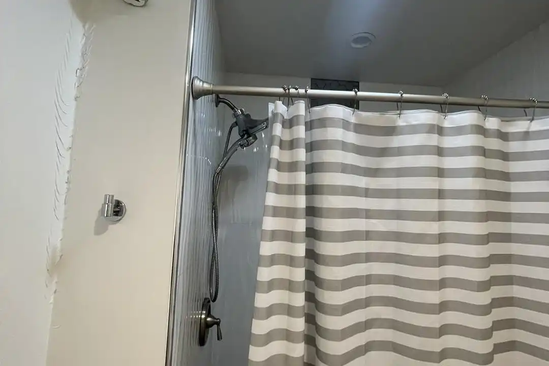 4122 W Grand Ave - More