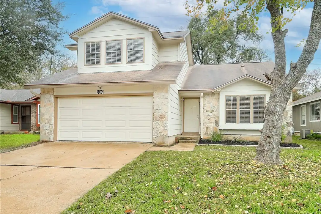 6009 Avery Island Ave - View 2