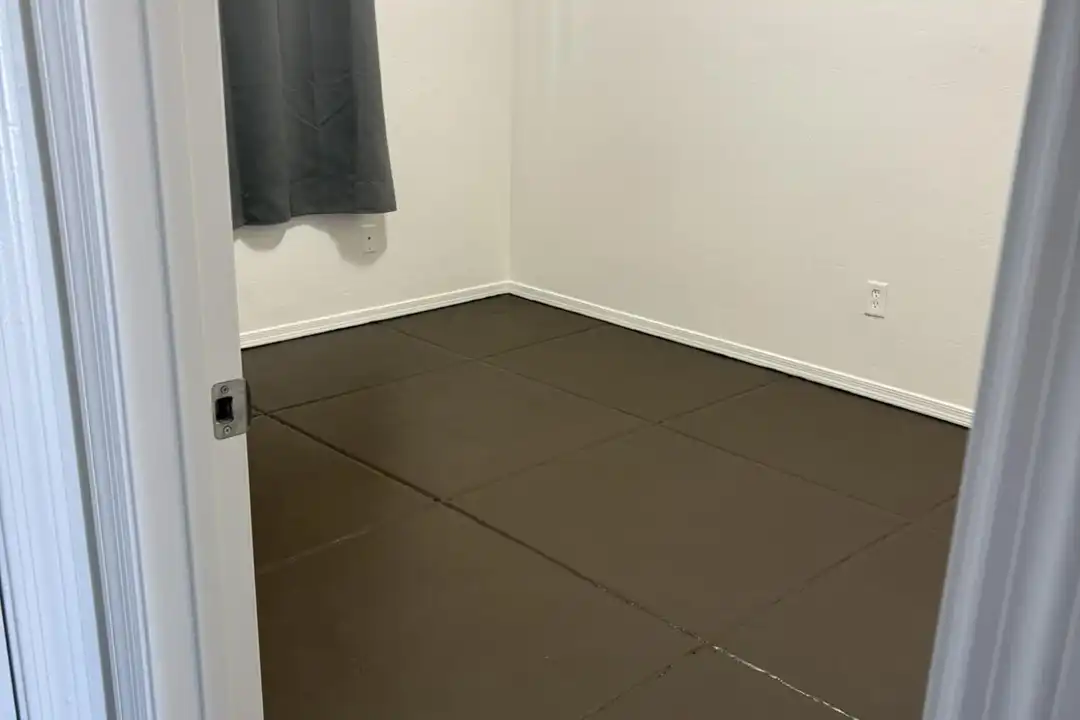 1036 N 13th Ave unit A - View 5