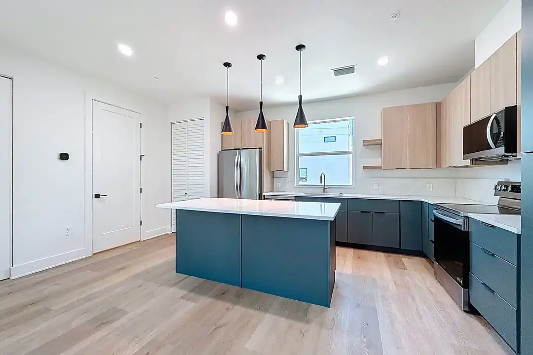 336 14th St N - View 3