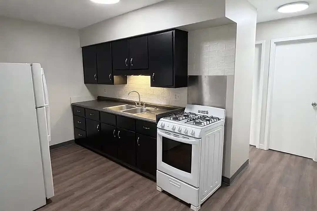 121 Locust St, Ambridge – photo 1 of 38