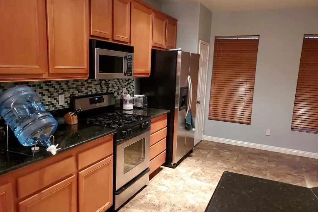 1113 Goddard St - View 2