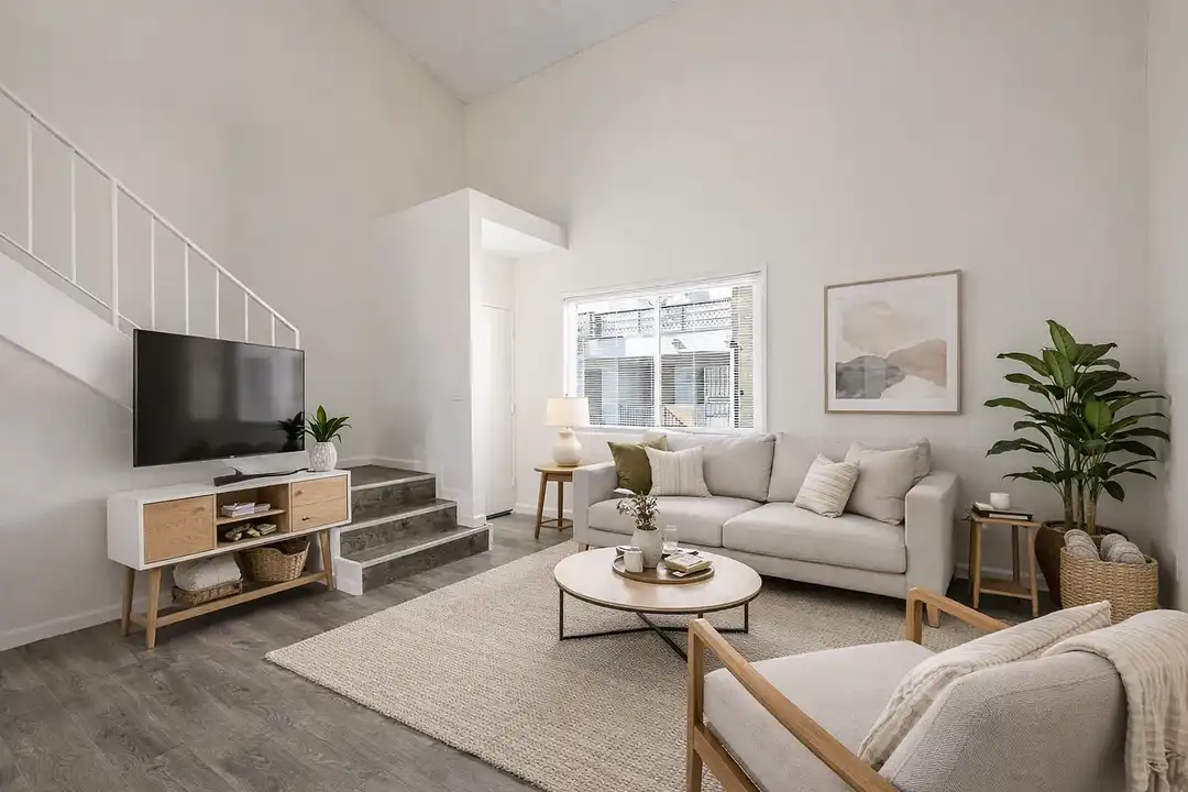 Apartment in Los Angeles, Hollywood - View 2
