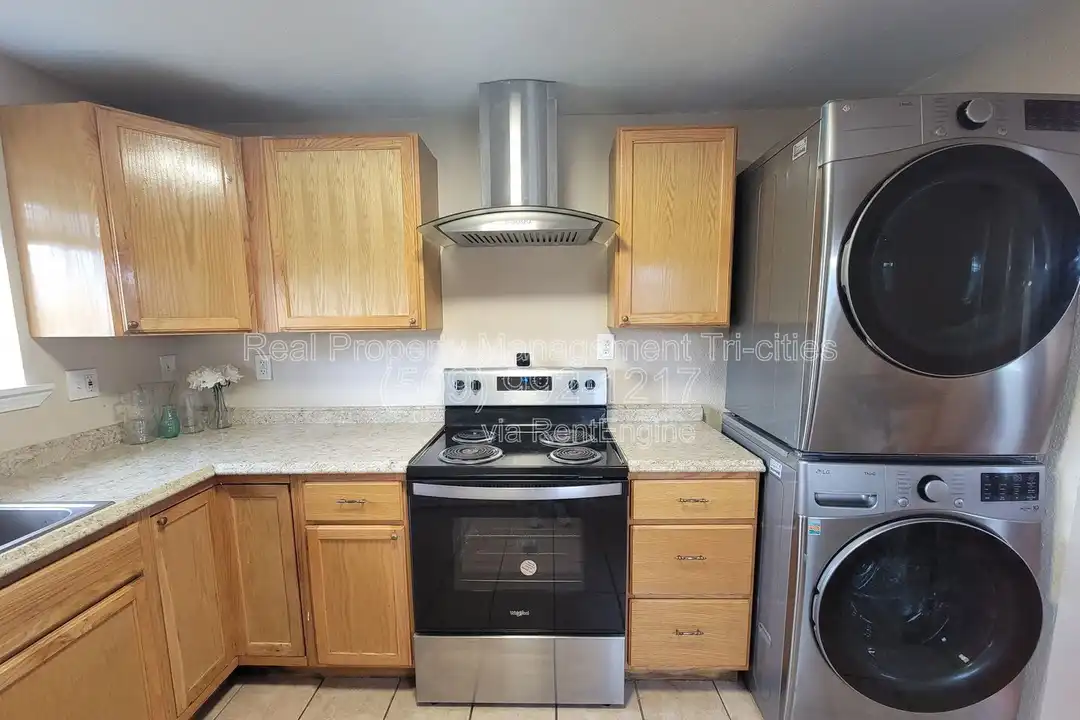 1124 E 7th Ave - More