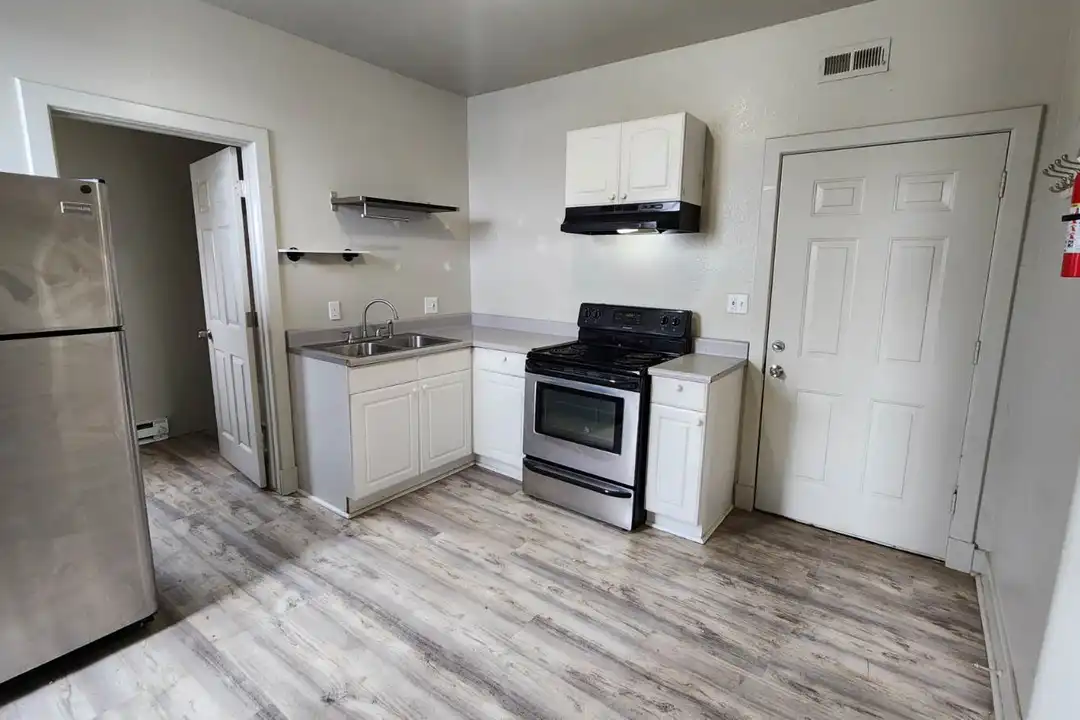 105 S Harriet Ave unit # 4 - View 2