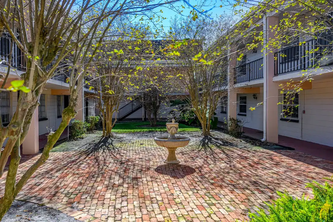 120 S Church Ave – pohled 3