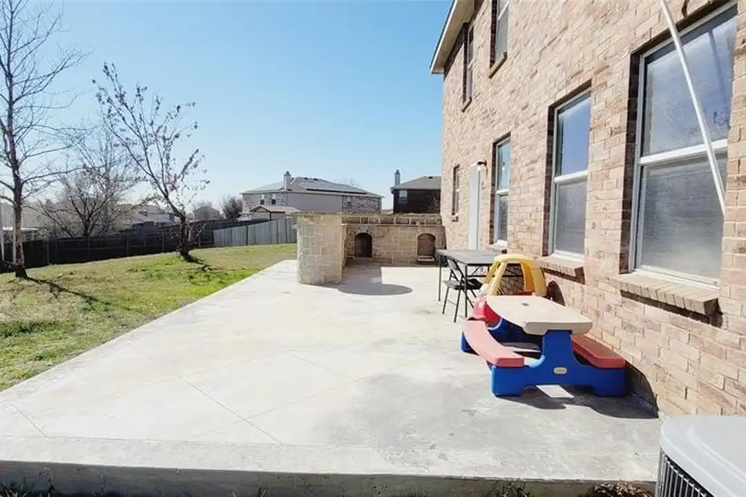 House in Fort Worth - View 4