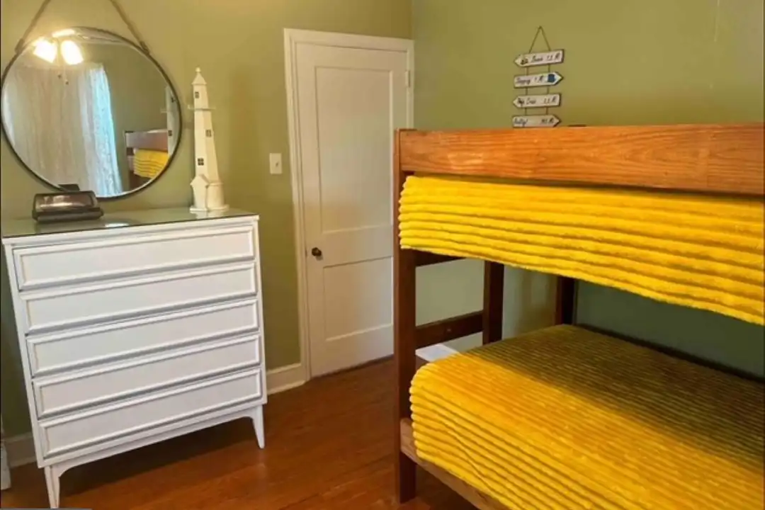 1335 Simpson Ave - More
