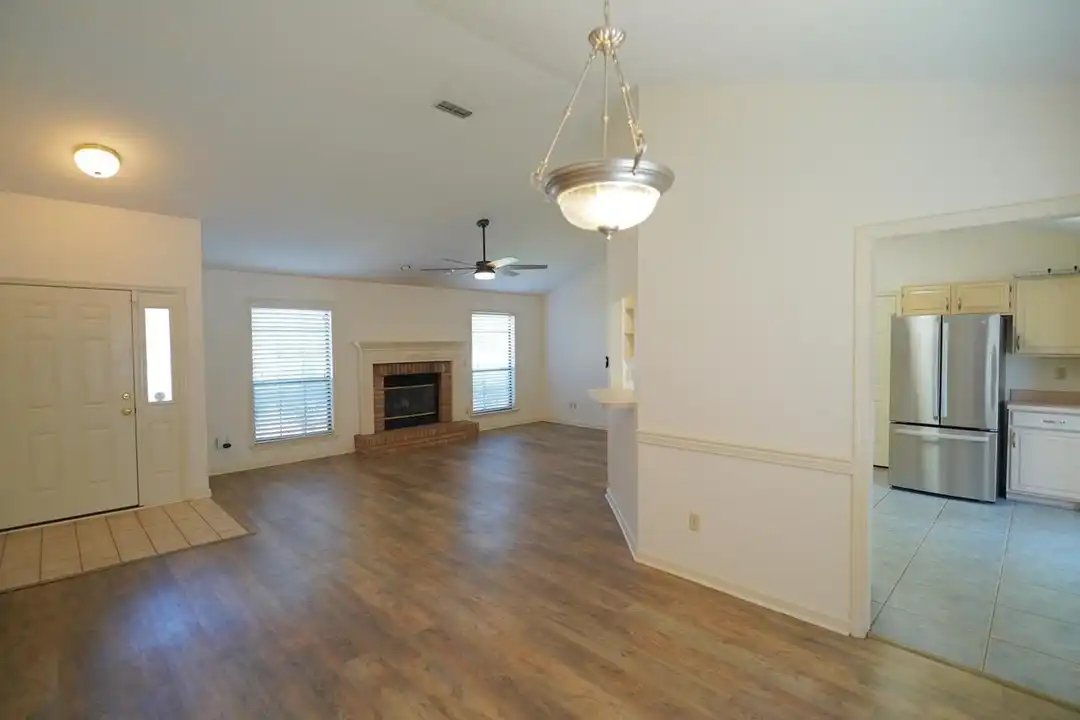 2605 Yarmouth Ln - More
