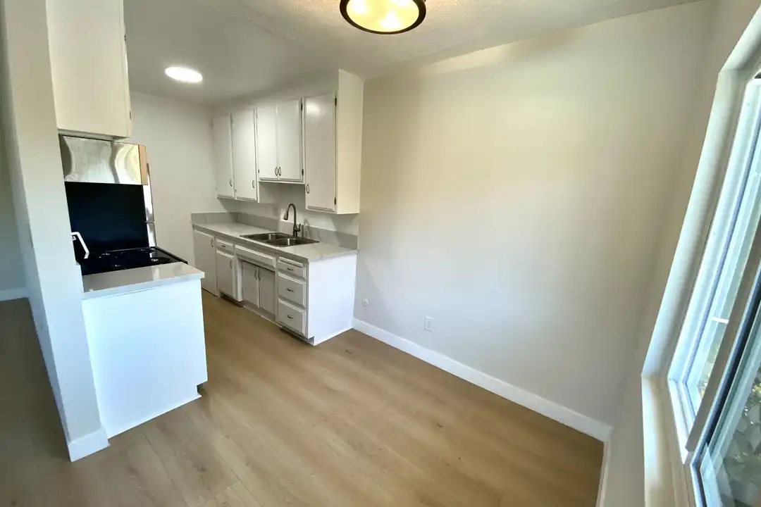 2147 Baxter St unit 9 - View 6