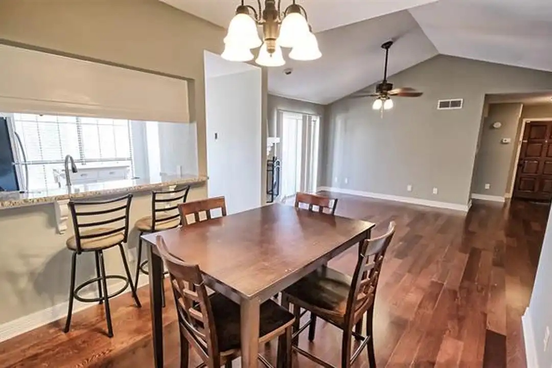 3100 Fairfield Ave unit 7C - More