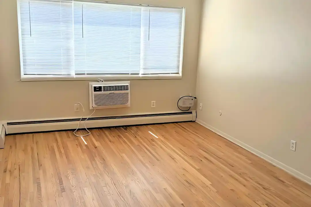 Apartment in Maplewood - View 2