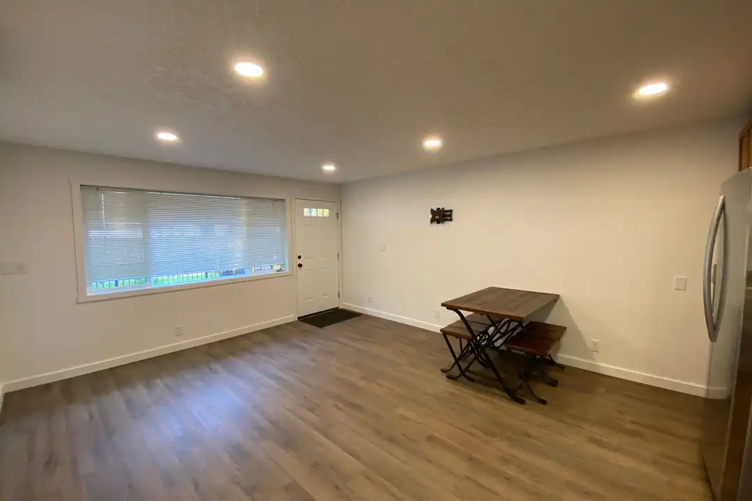 Apartment in Eugene - More