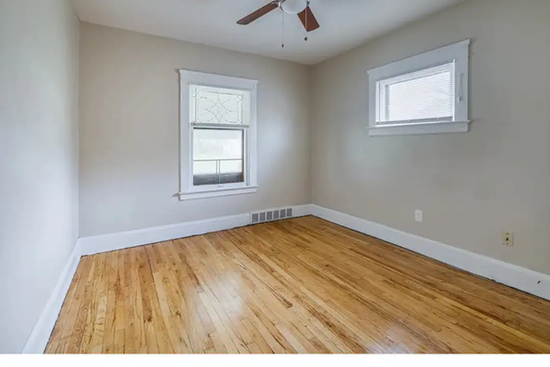 12401 Parkhill Ave – další