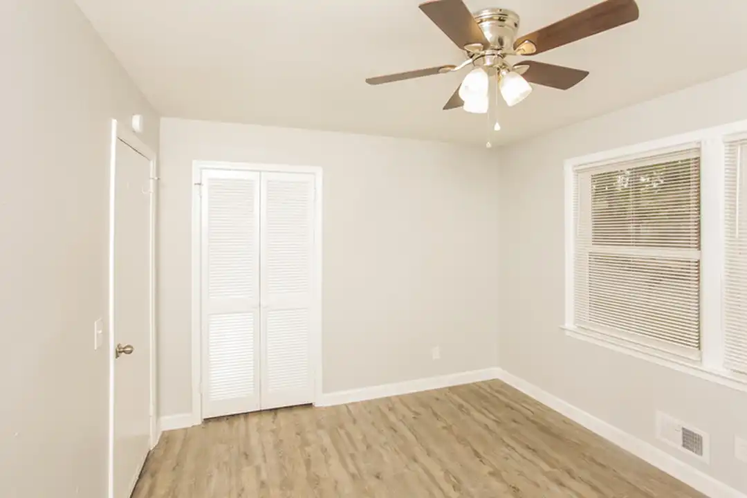 448 Pitney Rd - More