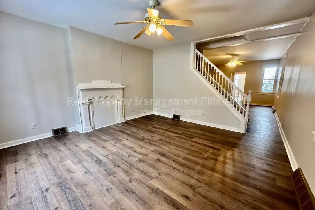 126 Earl St – photo 1