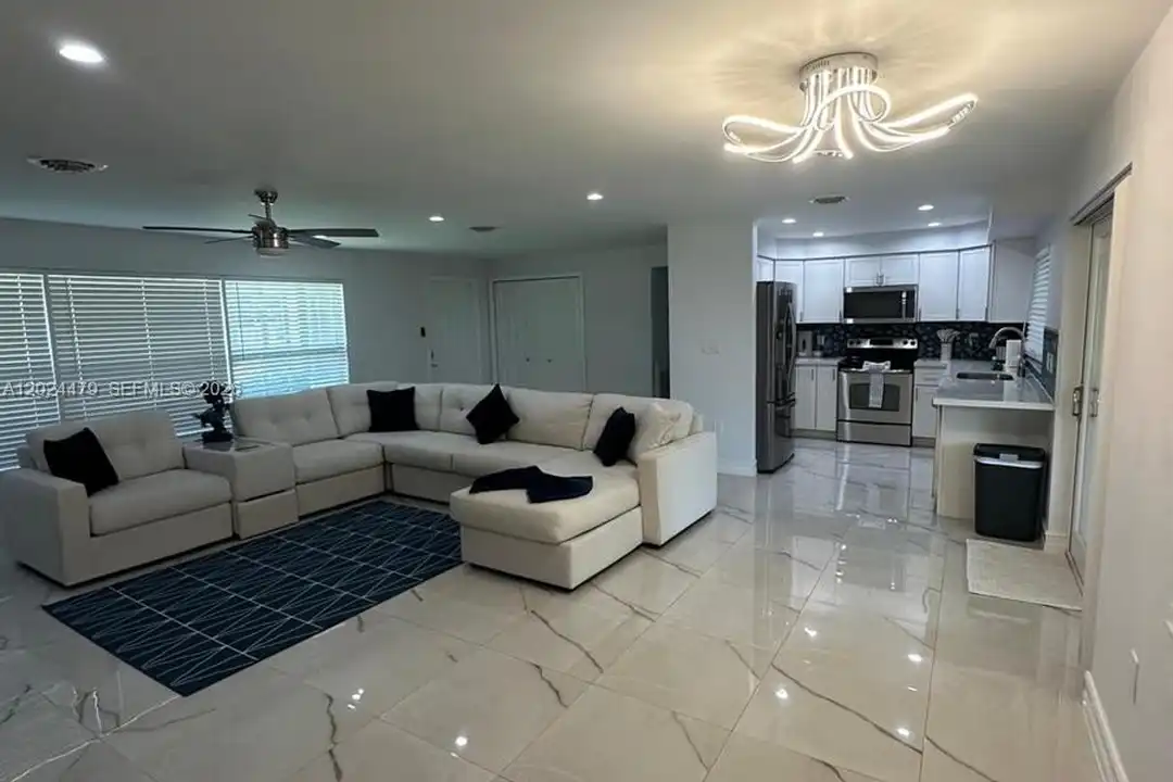 2212 Club House Rd - More